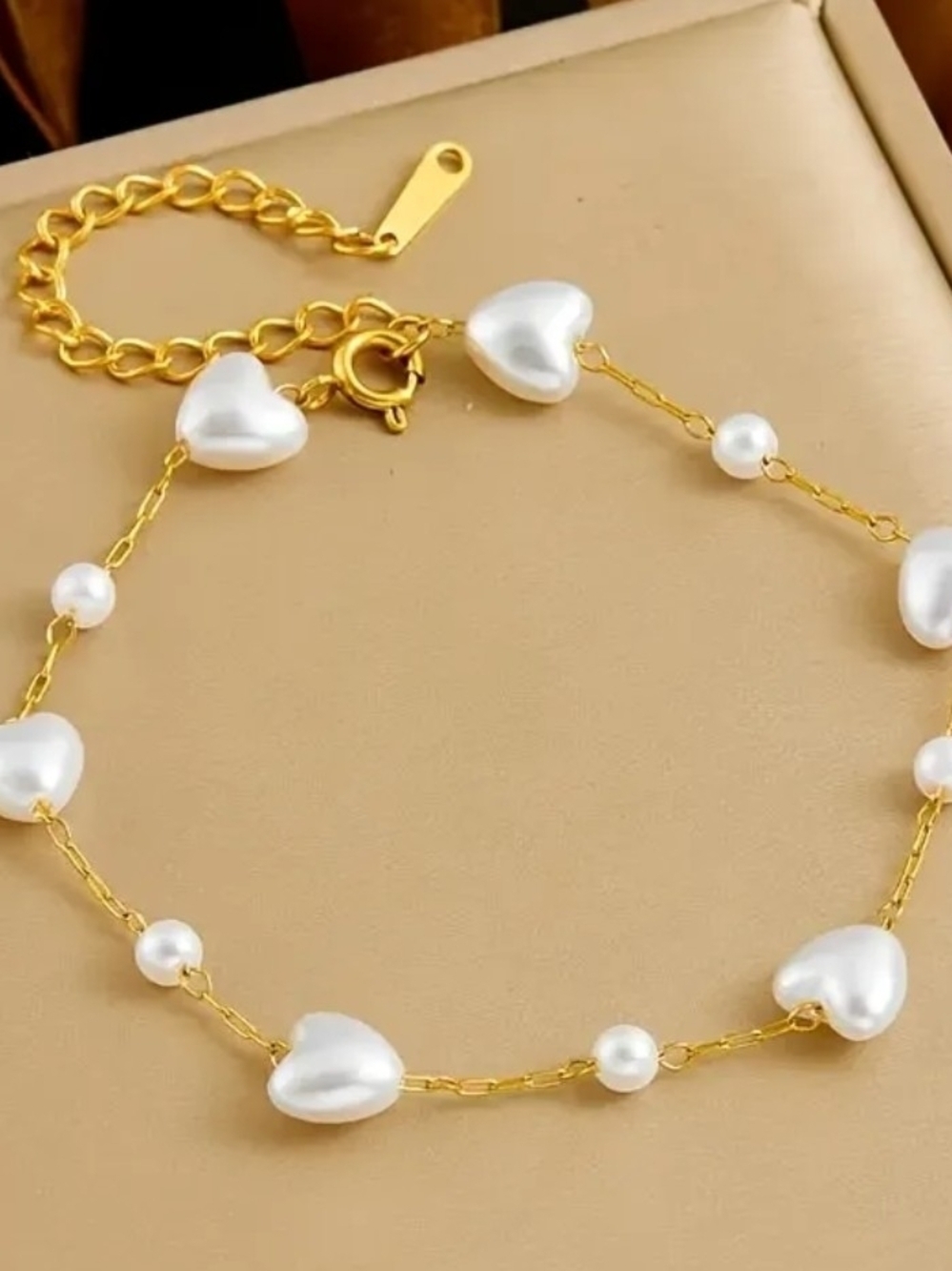 Gold Chain Bracelet with White Heart Pearls - Women Jewelry - Picture 4 of 4